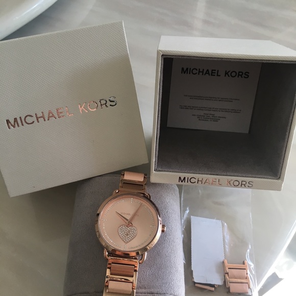 Michael kors women watch - Picture 3 of 4